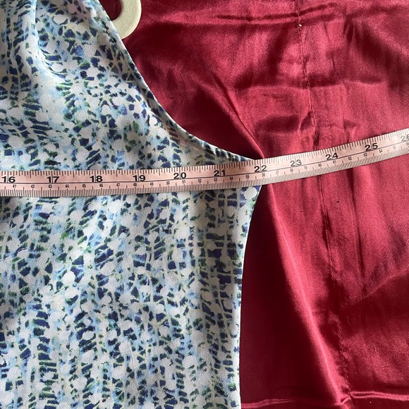 Lightweight layering blouse - Picture 5 of 10